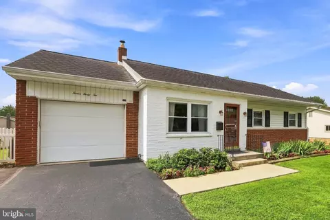 1242 Marie Ave, Ephrata, PA 17522