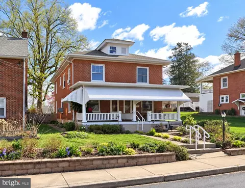 28 E Pine St, Ephrata, PA 17522