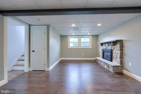 Living - 131 S Oak St, Lititz, PA 17543 photo 7 of 7