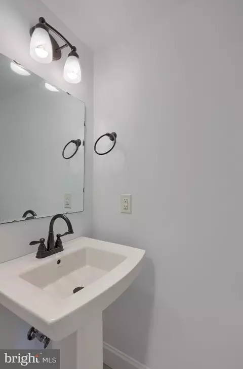Bath - 131 S Oak St, Lititz, PA 17543 photo 2 of 2