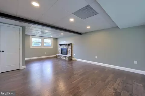 Living - 131 S Oak St, Lititz, PA 17543 photo 5 of 7