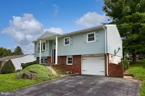 Exterior - 131 S Oak St, Lititz, PA 17543 photo 3 of 9