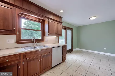 Kitchen - 131 S Oak St, Lititz, PA 17543 photo 3 of 3