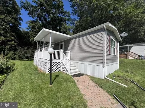 50 Lakeview Dr, Elizabethtown, PA 17022