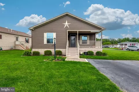35 Emily Ln, New Holland, PA 17557