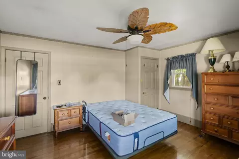 Bedroom - 426 E 28th Division Hwy, Lititz, PA 17543 photo 2 of 3