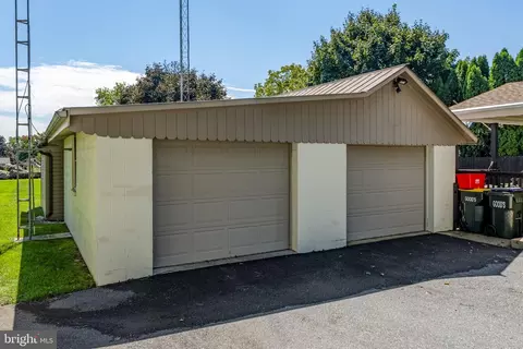 Exterior - 426 E 28th Division Hwy, Lititz, PA 17543 photo 14 of 15