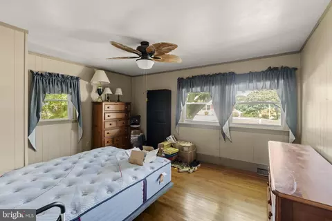 Bedroom - 426 E 28th Division Hwy, Lititz, PA 17543 photo 1 of 3