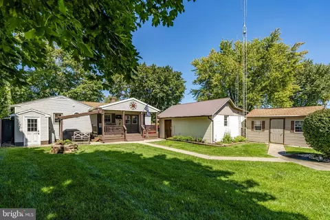 Exterior - 426 E 28th Division Hwy, Lititz, PA 17543 photo 5 of 15