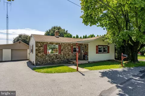 Exterior - 426 E 28th Division Hwy, Lititz, PA 17543 photo 2 of 15