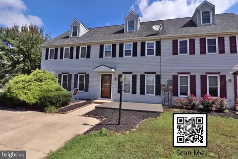 102 Garrett Cir, Ephrata, PA 17522