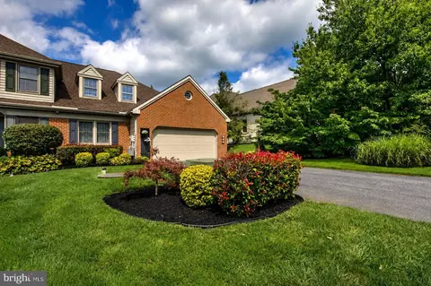909 Walnut St, New Holland, PA 17557
