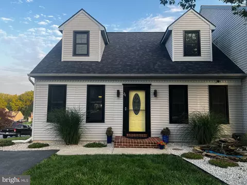 24 Kenbridge Ln, Elizabethtown, PA 17022