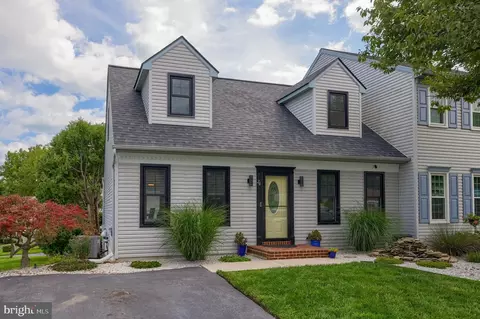 24 Kenbridge Ln, Elizabethtown, PA 17022