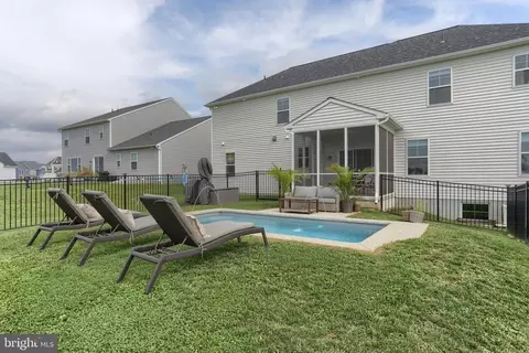 Exterior - 405 Royal Hunt Way, Lititz, PA 17543 photo 8 of 11