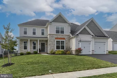 Exterior - 405 Royal Hunt Way, Lititz, PA 17543 photo 2 of 11