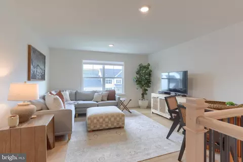 Entry Way - 405 Royal Hunt Way, Lititz, PA 17543 photo 10 of 11