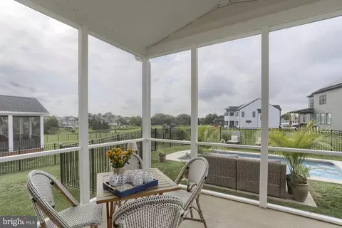 Exterior - 405 Royal Hunt Way, Lititz, PA 17543 photo 6 of 11
