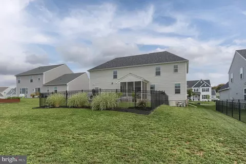 Exterior - 405 Royal Hunt Way, Lititz, PA 17543 photo 7 of 11