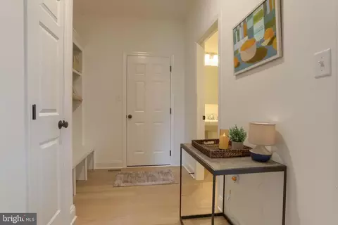 Entry Way - 405 Royal Hunt Way, Lititz, PA 17543 photo 6 of 11