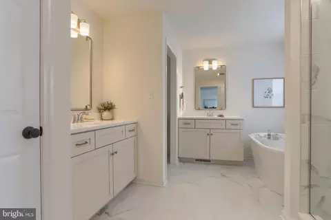 Entry Way - 405 Royal Hunt Way, Lititz, PA 17543 photo 11 of 11