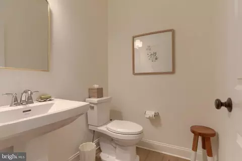 Entry Way - 405 Royal Hunt Way, Lititz, PA 17543 photo 8 of 11