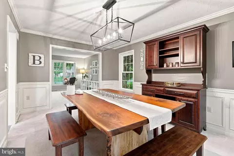 Dining - 140 Olde Field Dr, Lititz, PA 17543 photo 2 of 5