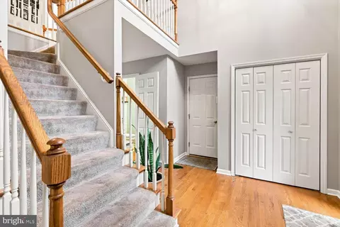 Entry Way - 140 Olde Field Dr, Lititz, PA 17543 photo 4 of 10