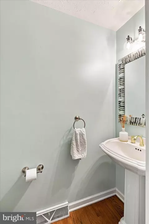 Bath - 140 Olde Field Dr, Lititz, PA 17543 photo 2 of 4