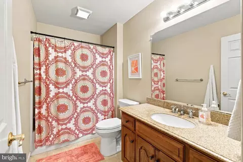Bath - 140 Olde Field Dr, Lititz, PA 17543 photo 4 of 4