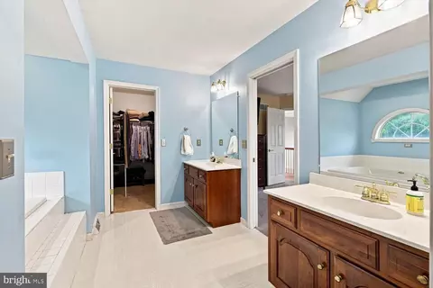 Entry Way - 140 Olde Field Dr, Lititz, PA 17543 photo 9 of 10