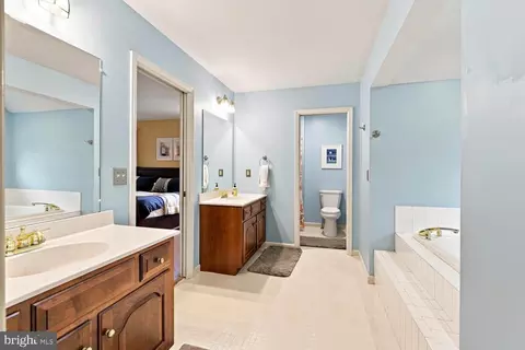 Entry Way - 140 Olde Field Dr, Lititz, PA 17543 photo 8 of 10