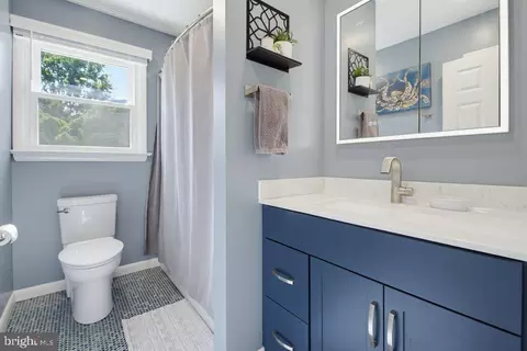 Bath - 104 Oxford Dr, Lititz, PA 17543 photo 1 of 2