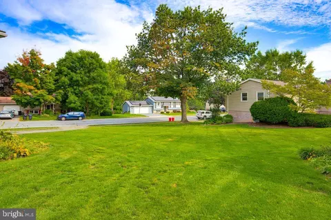 Exterior - 104 Oxford Dr, Lititz, PA 17543 photo 4 of 5