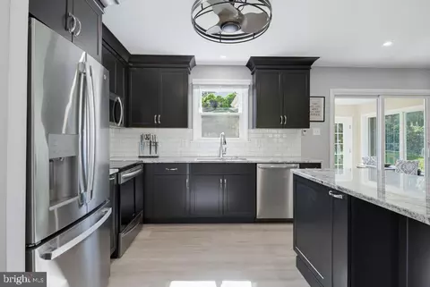 Kitchen - 104 Oxford Dr, Lititz, PA 17543 photo 3 of 3