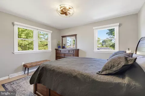 Bedroom - 104 Oxford Dr, Lititz, PA 17543 photo 2 of 3