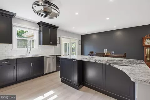 Kitchen - 104 Oxford Dr, Lititz, PA 17543 photo 2 of 3