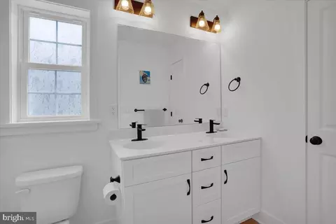 Bath - 116 Meadows Bnd, Lititz, PA 17543 photo 3 of 4