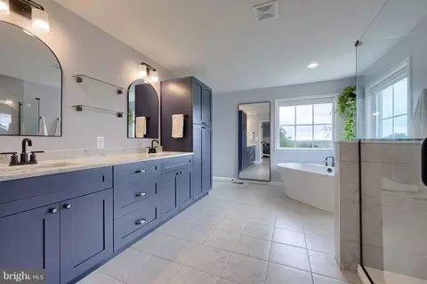 Bath - 117 Cameron Ln, Lititz, PA 17543 photo 1 of 6