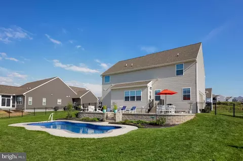 Exterior - 117 Cameron Ln, Lititz, PA 17543 photo 3 of 7