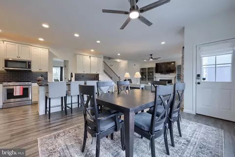 Entry Way - 117 Cameron Ln, Lititz, PA 17543 photo 6 of 13