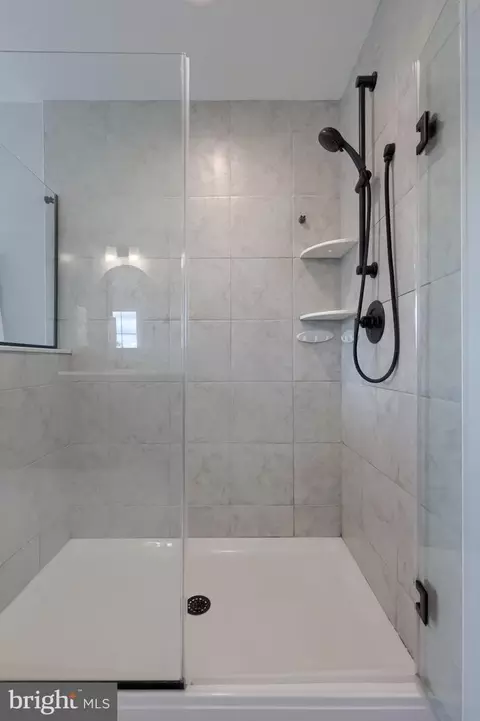 Bath - 117 Cameron Ln, Lititz, PA 17543 photo 4 of 6