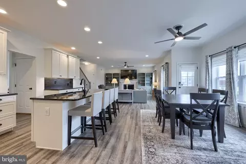 Entry Way - 117 Cameron Ln, Lititz, PA 17543 photo 3 of 13