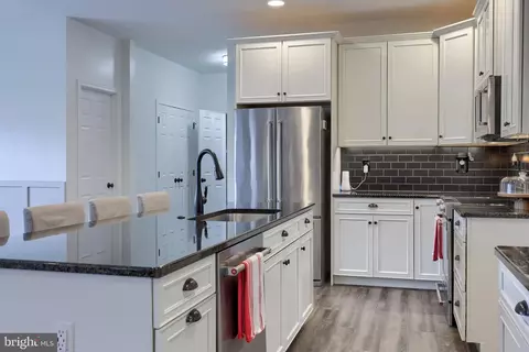 Kitchen - 117 Cameron Ln, Lititz, PA 17543 photo 4 of 4