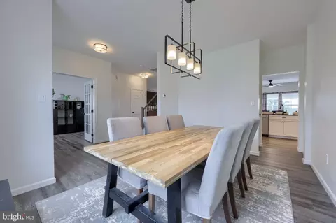 Dining - 117 Cameron Ln, Lititz, PA 17543 photo 3 of 4