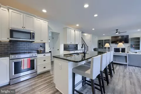 Kitchen - 117 Cameron Ln, Lititz, PA 17543 photo 2 of 4