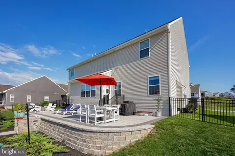 Exterior - 117 Cameron Ln, Lititz, PA 17543 photo 4 of 7