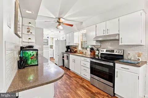 Kitchen - 18 Pfautz Ave, Lititz, PA 17543 photo 1 of 1
