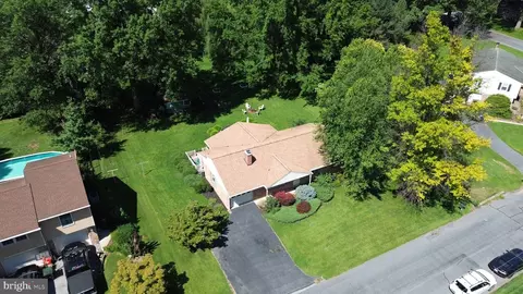 View/Area - 18 Pfautz Ave, Lititz, PA 17543 photo 2 of 2