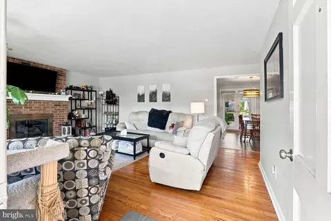 Entry Way - 18 Pfautz Ave, Lititz, PA 17543 photo 1 of 4